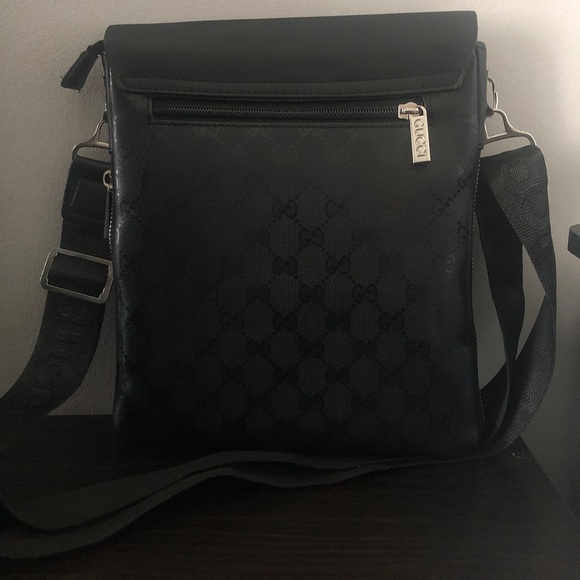 Black Gucci messenger bag - Picture 11 of 16
